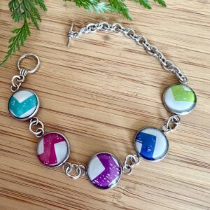 Vintage Tin Bracelet Under Resin Link Style - Rainbow Chevron